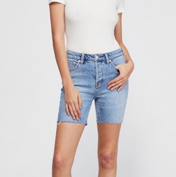 Free People We The Free Button Fly Cutoff/Raw Hem Jean Shorts Size - 30 - Picture 1 of 15